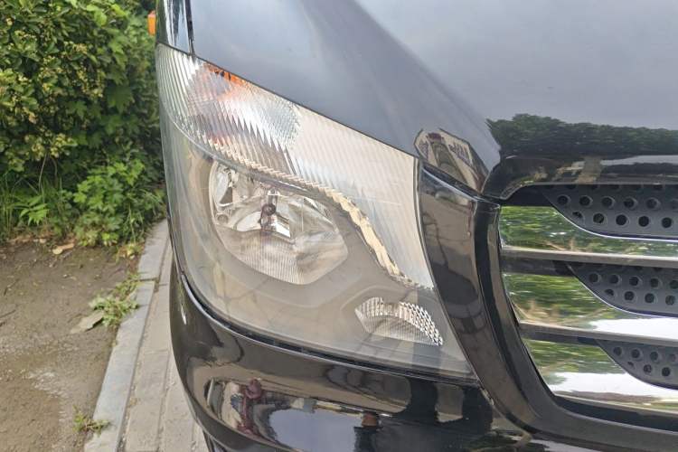 Used Mercedes-Benz Sprinter  Right Front Headlight