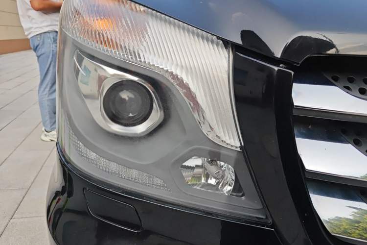 Used Mercedes-Benz Sprinter  Right Front Headlight