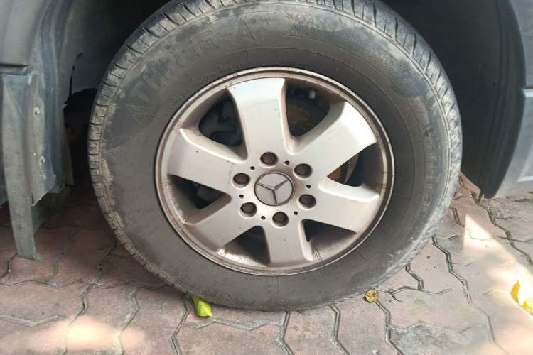 Used Mercedes-Benz Sprinter 2014 2.1T Jialü Mid-axle Version Right Front Wheel Hub