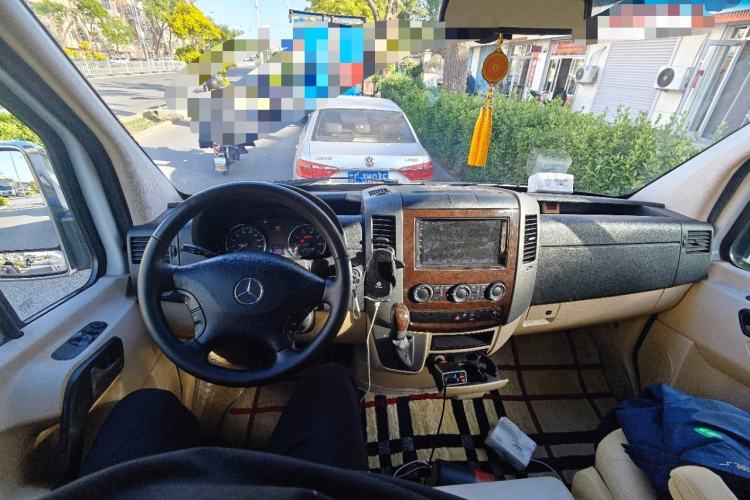 Used Mercedes-Benz Sprinter  Center Console