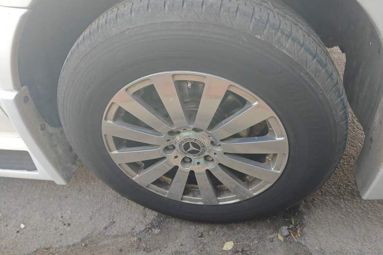 Used Mercedes-Benz Sprinter  Right Front Wheel Hub