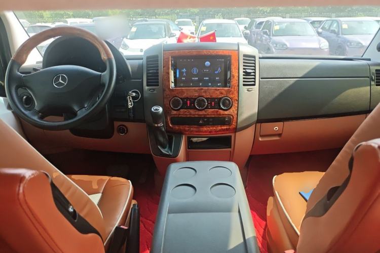 Used Mercedes-Benz Sprinter  Center Console