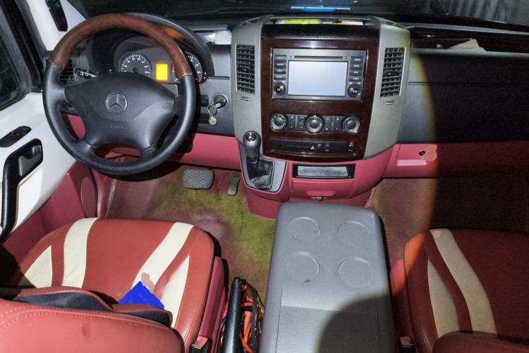 Used Mercedes-Benz Sprinter  Center Console