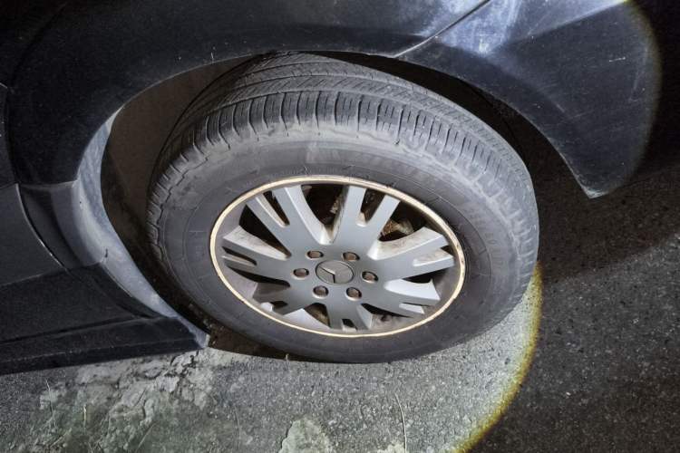 Used Mercedes-Benz Sprinter  Right Front Wheel Hub