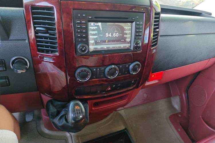 Used Mercedes-Benz Sprinter 2016 2.1T Traveler Mid-Drive Edition Audio And AC Panel