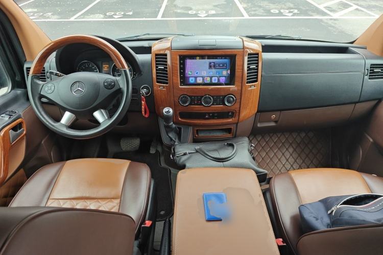 Used Mercedes-Benz Sprinter  Center Console