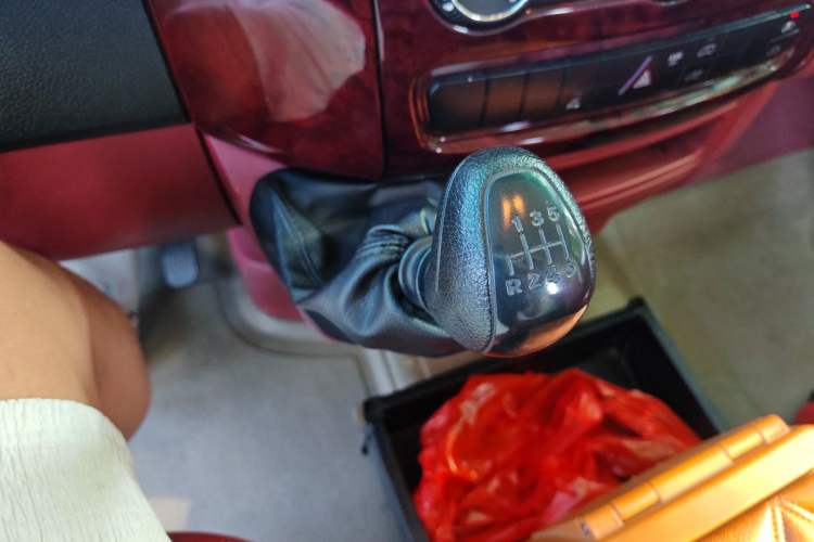Used Mercedes-Benz Sprinter 2016 2.1T Traveler Mid-Drive Edition Gear Lever