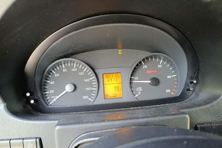 Used Mercedes-Benz Sprinter 2016 2.1T Jialü Mid-Drive Edition Instrument Cluster