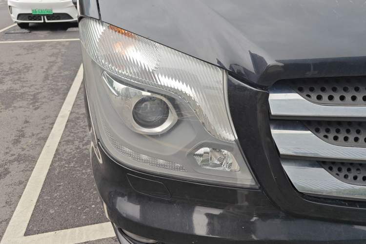 Used Mercedes-Benz Sprinter  Right Front Headlight
