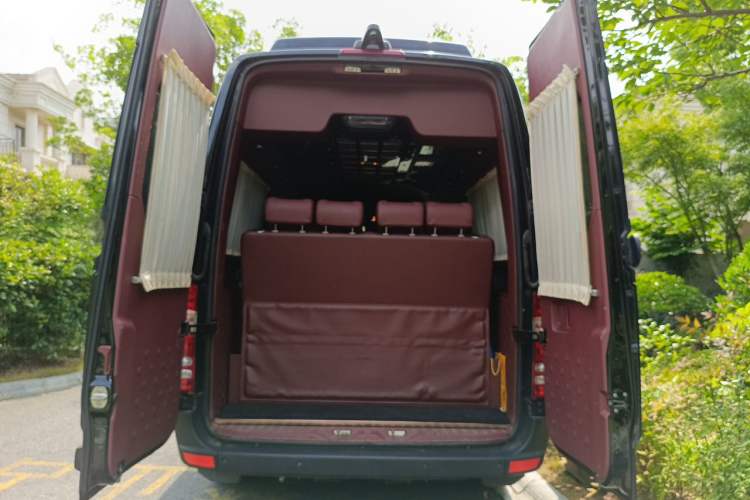 Used Mercedes-Benz Sprinter 2016 2.1T Jialü Mid-Drive Edition Trunk