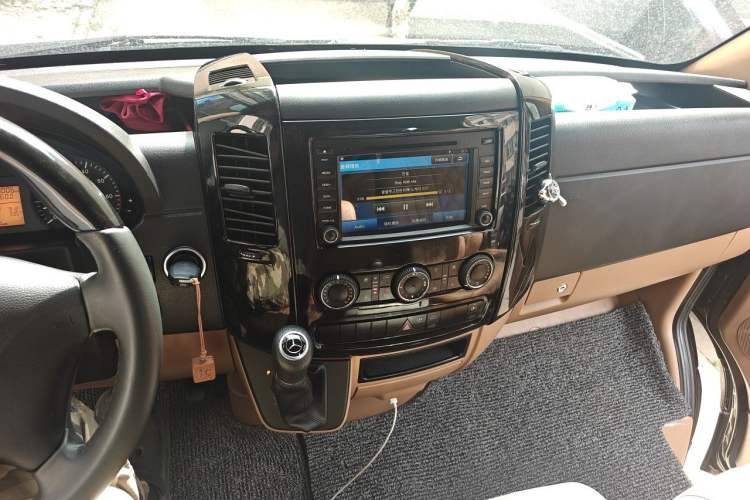Used Mercedes-Benz Sprinter  Audio And AC Panel