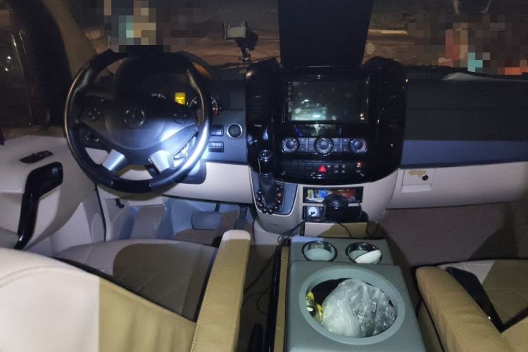 Used Mercedes-Benz Sprinter  Center Console