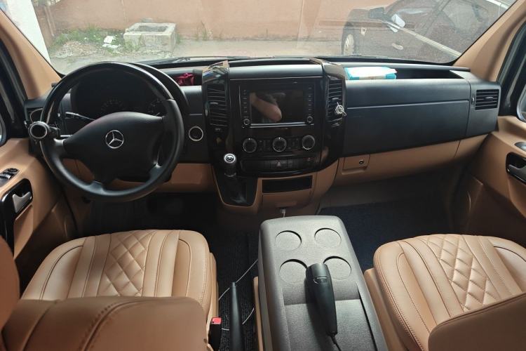 Used Mercedes-Benz Sprinter  Center Console