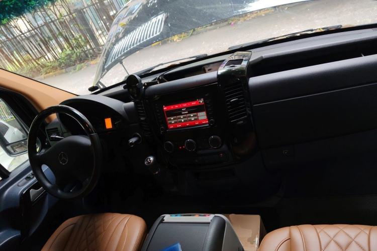 Used Mercedes-Benz Sprinter  Center Console