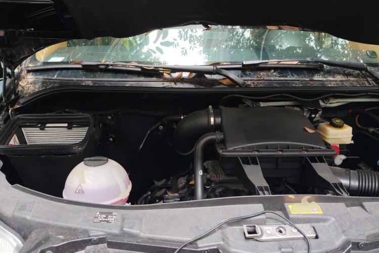 Used Mercedes-Benz Sprinter  Engine Bay