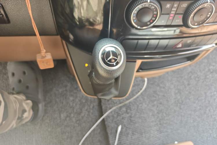 Used Mercedes-Benz Sprinter  Gear Lever