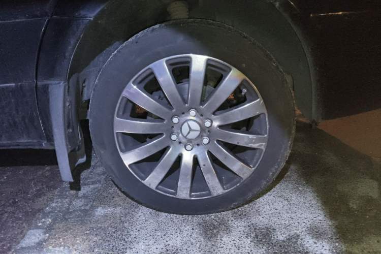 Used Mercedes-Benz Sprinter  Right Front Wheel Hub