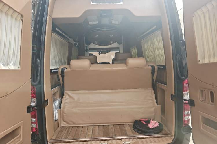 Used Mercedes-Benz Sprinter  Trunk