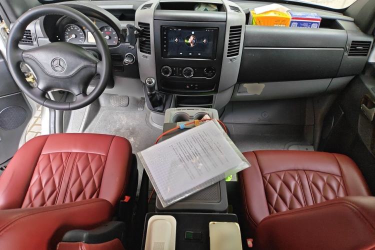 Used Mercedes-Benz Sprinter  Center Console