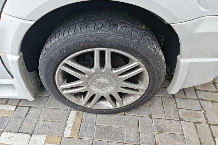 Used Mercedes-Benz Sprinter  Right Front Wheel Hub