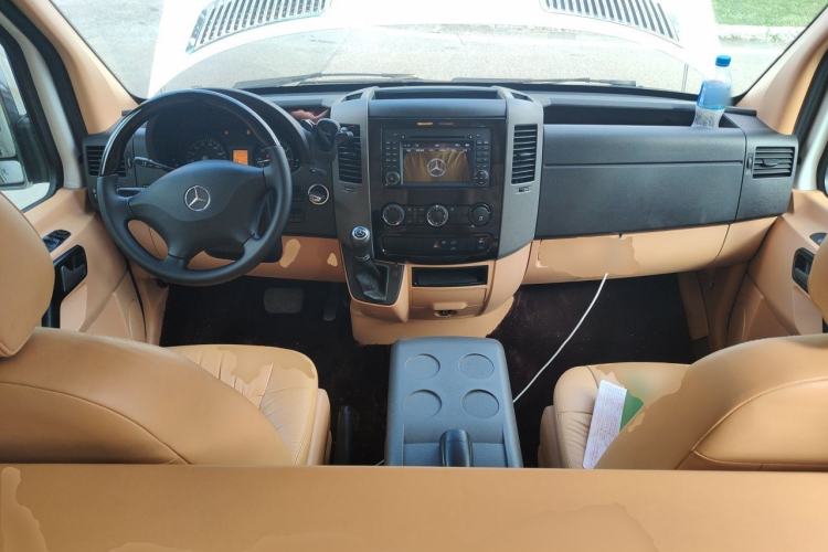 Used Mercedes-Benz Sprinter  Center Console