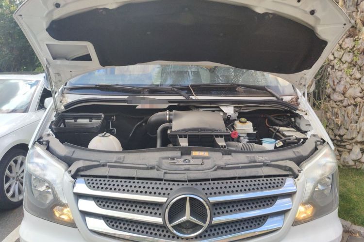 Used Mercedes-Benz Sprinter  Engine Bay