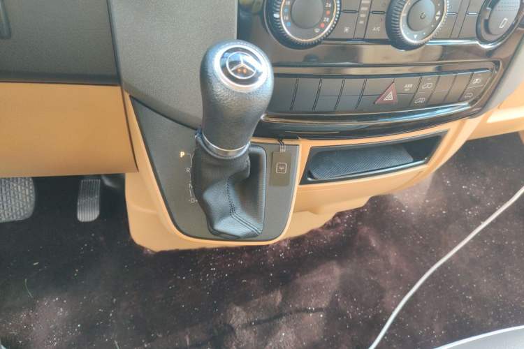 Used Mercedes-Benz Sprinter  Gear Lever