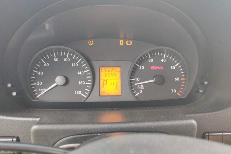 Used Mercedes-Benz Sprinter  Instrument Cluster
