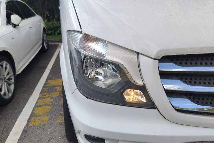 Used Mercedes-Benz Sprinter  Right Front Headlight