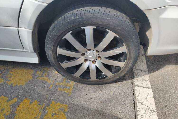 Used Mercedes-Benz Sprinter  Right Front Wheel Hub