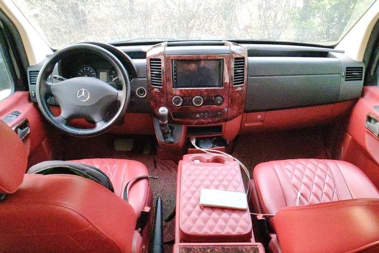 Used Mercedes-Benz Sprinter  Center Console