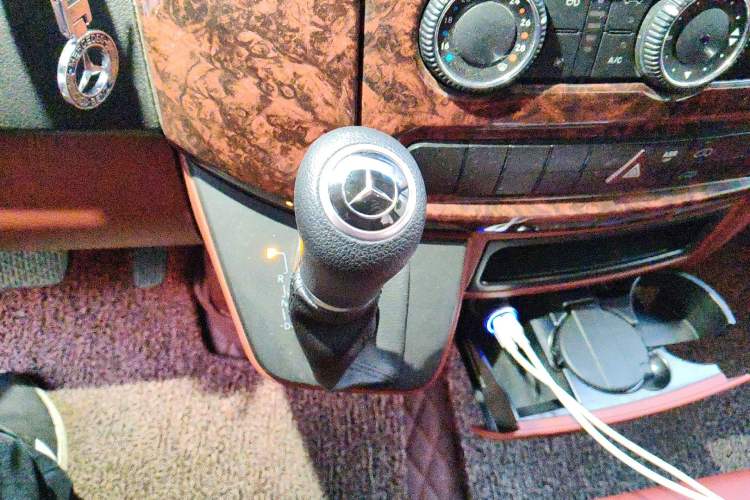 Used Mercedes-Benz Sprinter  Gear Lever