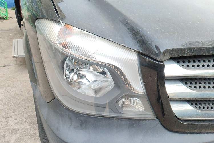 Used Mercedes-Benz Sprinter  Right Front Headlight