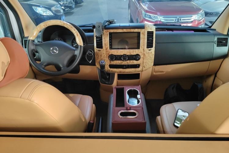 Used Mercedes-Benz Sprinter  Center Console