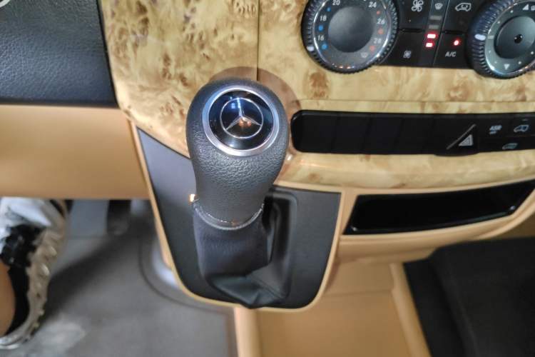 Used Mercedes-Benz Sprinter  Gear Lever
