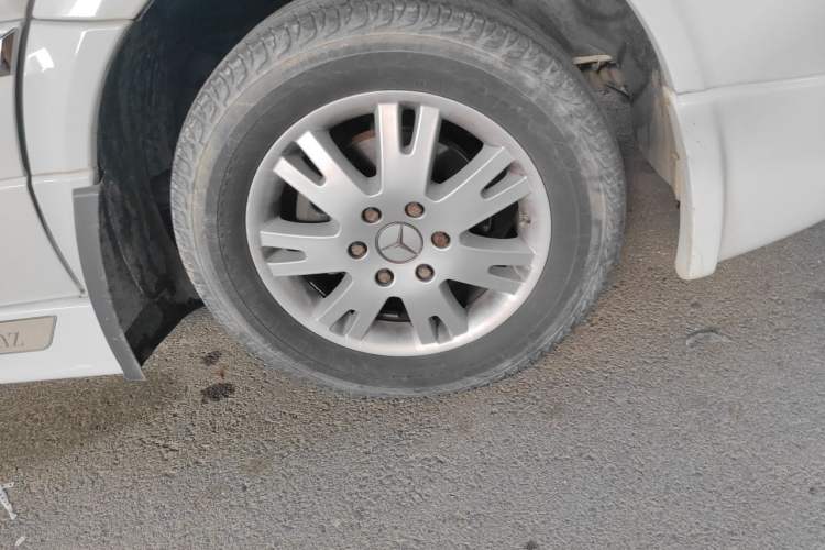 Used Mercedes-Benz Sprinter  Right Front Wheel Hub
