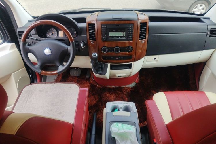 Used Mercedes-Benz Sprinter  Center Console