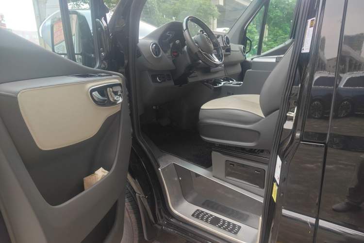Used Mercedes-Benz Sprinter  Driver Seat