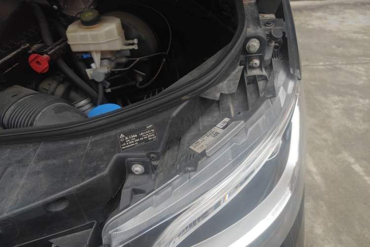 Used Mercedes-Benz Sprinter  Engine Bay Left