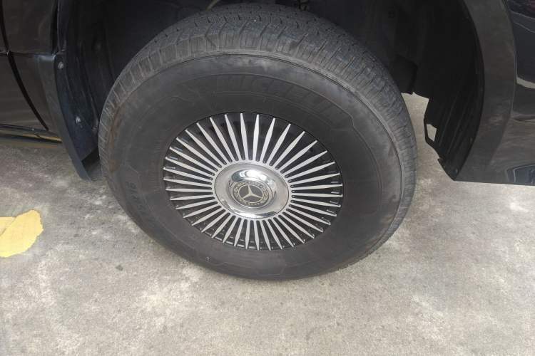 Used Mercedes-Benz Sprinter  Right Front Wheel Hub