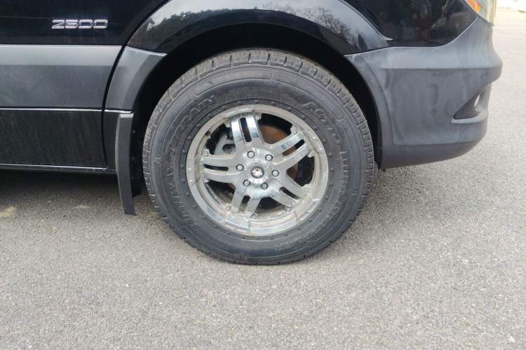 Used Mercedes-Benz Sprinter  Right Front Wheel Hub