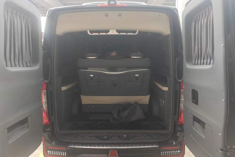 Used Mercedes-Benz Sprinter  Trunk