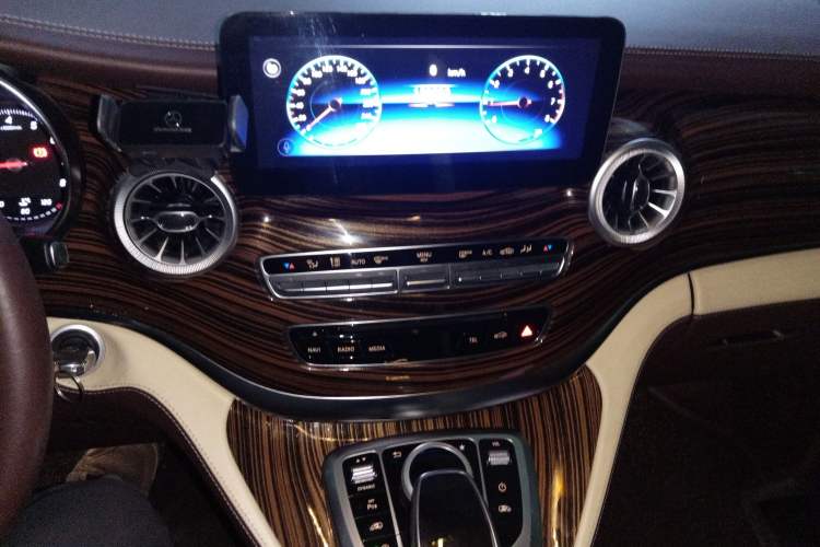 Used Mercedes-Benz V-Class  Audio And AC Panel