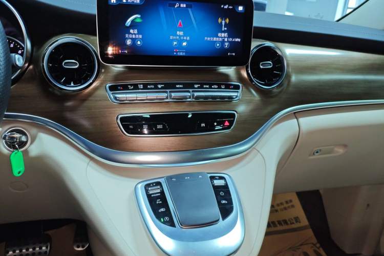 Used Mercedes-Benz V-Class 2022 V 260 L Long-wheelbase Luxury Edition Audio And AC Panel