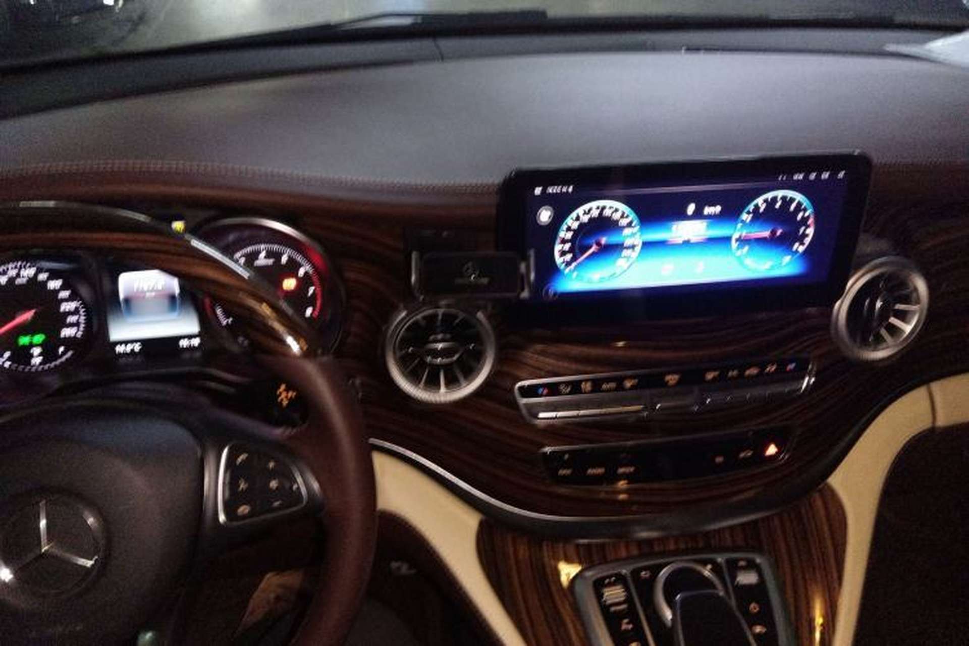 Used Mercedes-Benz V-Class  Center Console