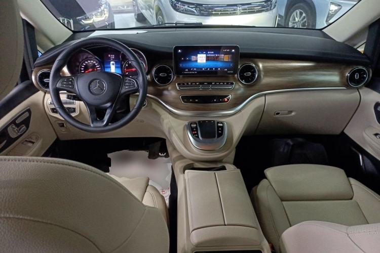 Used Mercedes-Benz V-Class 2022 V 260 Prestige Edition Center Console