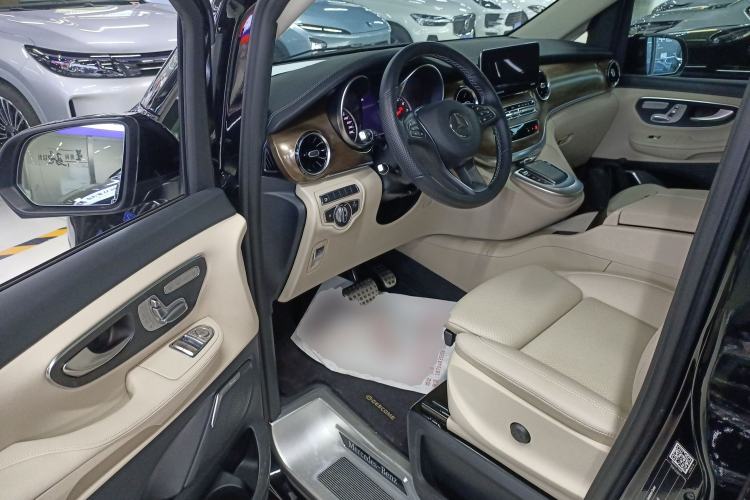 Used Mercedes-Benz V-Class 2022 V 260 Prestige Edition Driver Seat