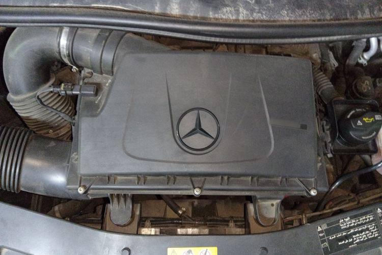 Used Mercedes-Benz V-Class  Engine Bay