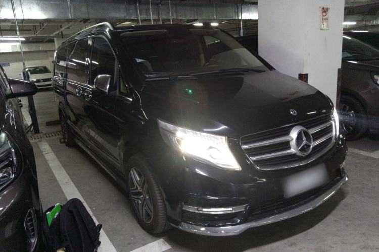 Used Mercedes-Benz V-Class  Exterior 1