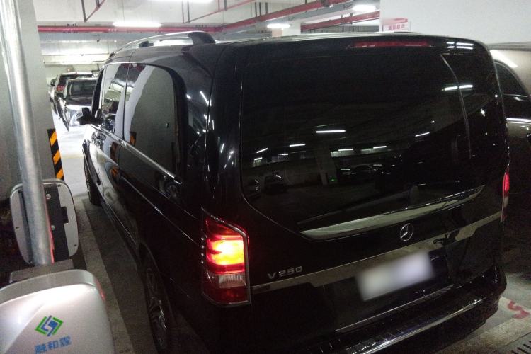 Used Mercedes-Benz V-Class  Exterior 2
